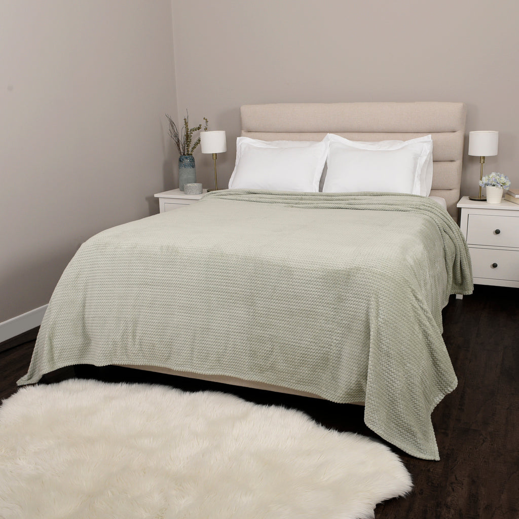 Life Comfort Jacquard Velvet Touch Blanket, Green 98" x 92" room shot
