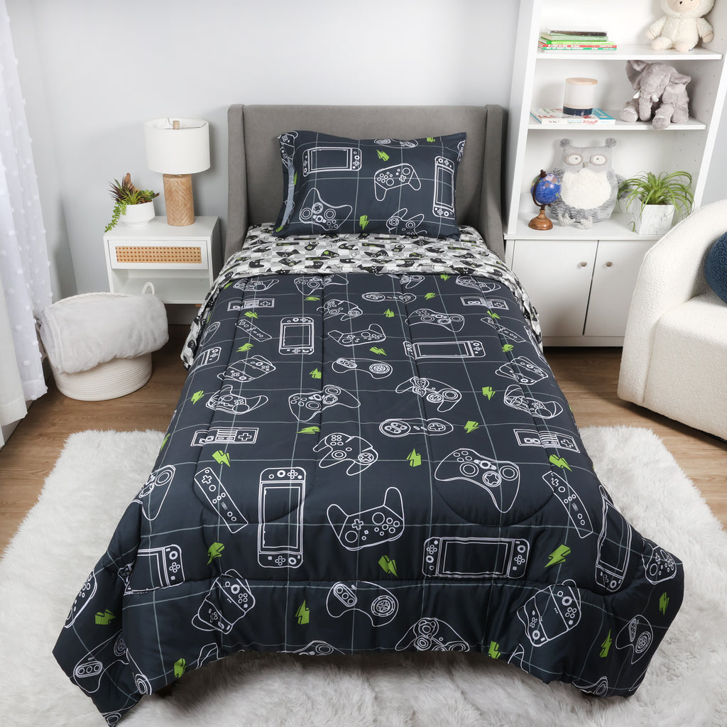 4-Piece Twin Bedding Set, Gamer room shot