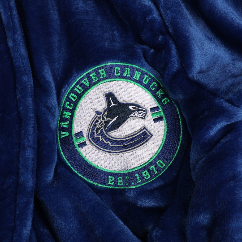 NHL Vancouver Canucks Men's Robe crest