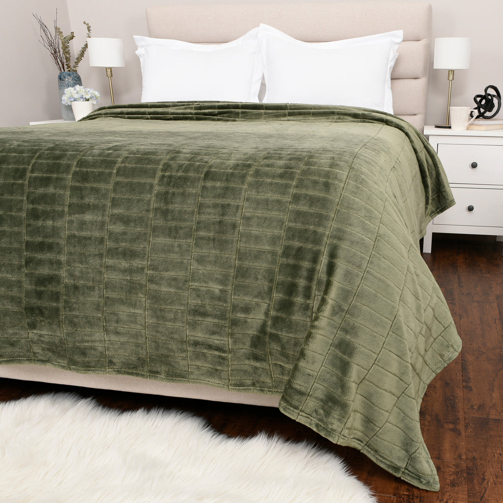 Life Comfort Recycled Brick Jacquard Blanket, Green 108” x 90” room shot