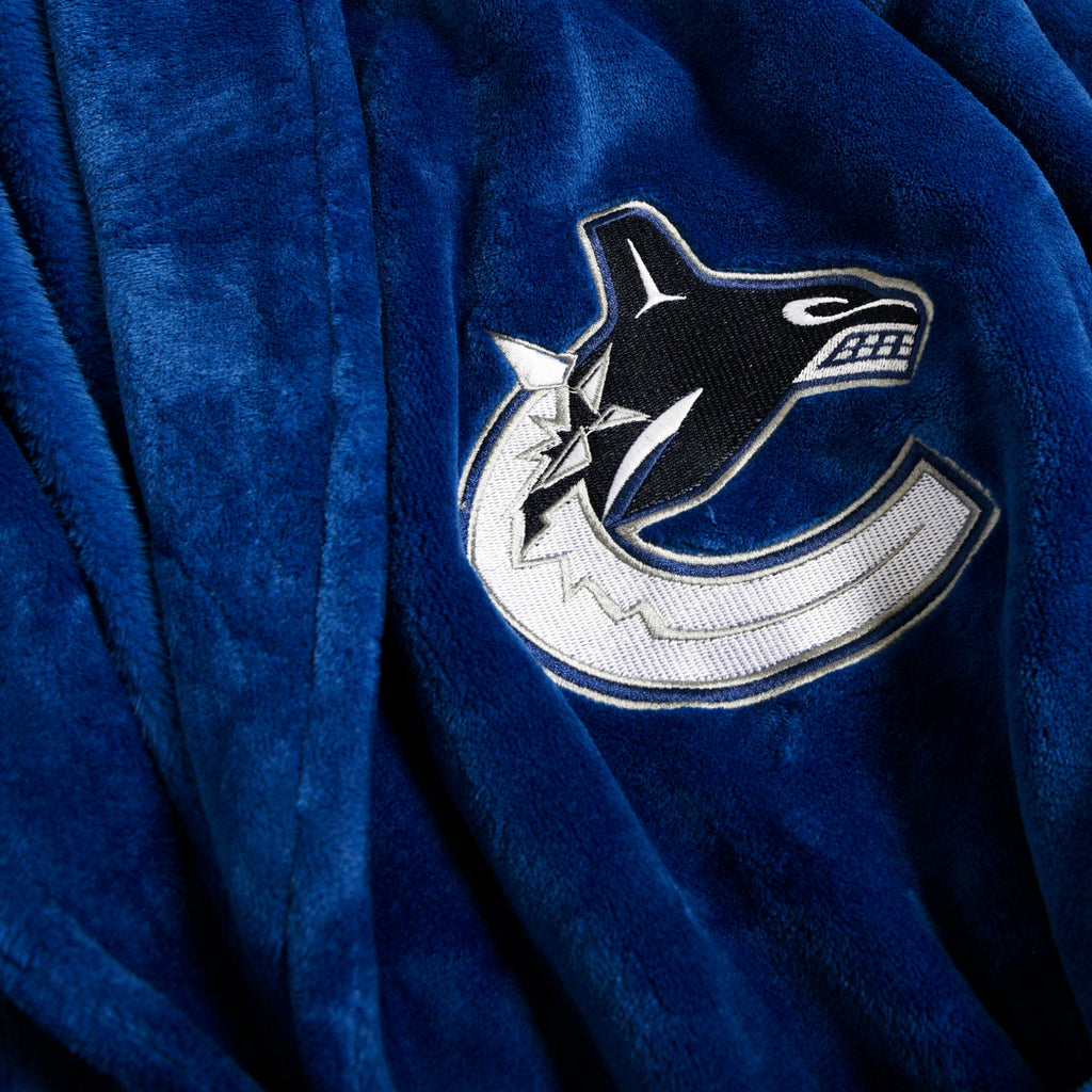 NHL Vancouver Canucks Men's Robe close up